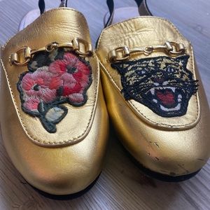 Size 10T (European 28) unbranded gold slide on shoes. Really cute!